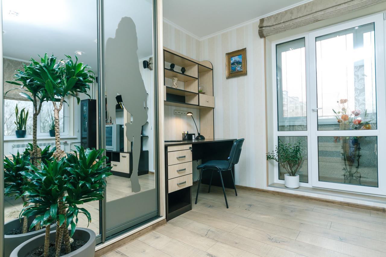 Apartment On Sevastopolska Square Kijev Kültér fotó